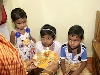 ପ୍ରଥମାଷ୍ଟମୀରେ ପରିବାରର ପ୍ରଥମ ସନ୍ତାନ ପିନ୍ଧିଛନ୍ତି ନୂଆ ପୋଷାକ, ହଳଦୀପତ୍ର ପିଠାରେ ମହକୁଛି ପୁରପଲ୍ଲୀ