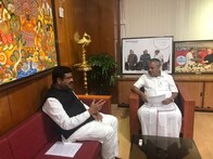 କେନ୍ଦ୍ର ମନ୍ତ୍ରୀ ଧର୍ମେନ୍ଦ୍ର ପ୍ରଧାନ କେରଳର ମୁଖ୍ୟମନ୍ତ୍ରୀ ପିନରାୟୀ ବିଜୟନଙ୍କୁ ଭେଟିଛନ୍ତି