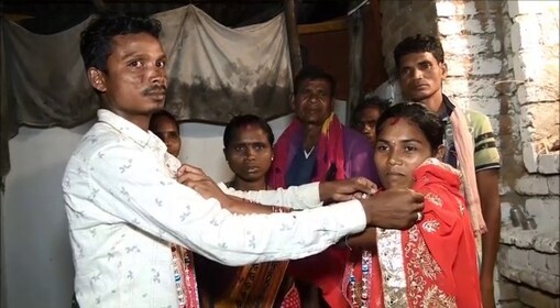 ସାତ ଜନ୍ମ ପାଇଁ ଯାହାର ସ୍ତ୍ରୀ ହୋଇଥିଲେ, ଯେଉଁ ପୁରୁଷ ସହ ସଂସାର କରିବା ପାଇଁ ଅଗ୍ନି ଦେବତାଙ୍କୁ ସାକ୍ଷୀ ରଖିଥିଲେ, ସେହି ସବୁ ବନ୍ଧନକୁ ଶେଷରେ ଜଳାଞ୍ଜଳି ଦେଲେ ସେ । କେଉଁ ନାଟକ ବହିର ନାଁ ଭଳି ଯେଉଁ କଥାଟି ଆମେ କହୁଛୁ, ସେ ଘଟଣାଟି ବାସ୍ତବରେ ଘଟିଛି। 