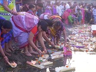 ବୋଇତ ବନ୍ଦାଣ: କାର୍ତ୍ତିକ ପୂର୍ଣ୍ଣିମାରେ ଡଙ୍ଗା ଭସାଇଲେ ସାରା ଓଡ଼ିଶାର ଲୋକେ