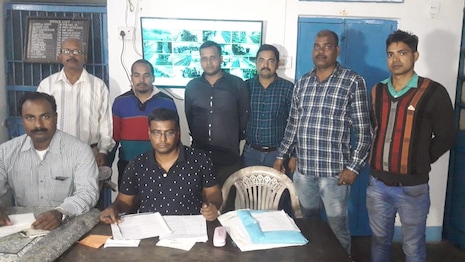 ବାଲେଶ୍ୱରରେ ଦୁଇ ଜଣ ରେଳ ଟିକେଟ ଚ଼ୋରା ଚ଼ାଲାଣକାରୀ ଧରା ପଡ଼ିଲେ; ସେଥିରୁ ଜଣେ ସାମ୍ବାଦିକ!