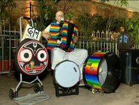 ବଡ଼ଦାଣ୍ଡରେ ବିଦେଶୀ ‘ଭିକାରୀ’: ରକ୍ ବ୍ୟାଣ୍ଡ୍ ଶୈଳୀରେ ଭଜନ ଗାଇ ଦାନ ମାଗୁଛନ୍ତି