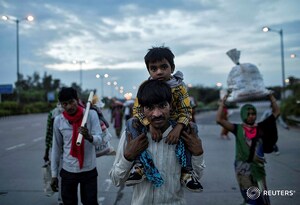 ଲକଡାଉନ୍ ଯୋଗୁଁ ହଜାର ହଜାର ଶ୍ରମିକ ଶହ ଶହ କିଲୋମିଟର୍ ଚାଲି ଘରକୁ ଫେରୁଛନ୍ତି