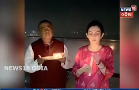 କରୋନା ଭାଇରସ୍‌କୁ ହରାଇବା ଲାଗି ଦୀପ ଜଳାଇଲେ ମୁକେଶ ଅମ୍ବାନି ଓ ପତ୍ନୀ ନୀତା ଅମ୍ବାନି