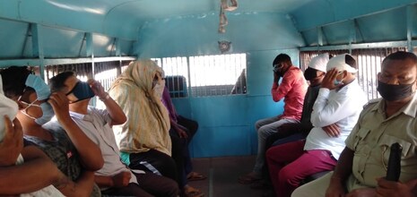 ଭୁବନେଶ୍ୱରରେ ଚାଲିଥିଲା ଧନୀ ଲୋକଙ୍କ ଜୁଆ ଆଡ୍ଡା; ପୋଲିସ ଚଢ଼ାଉ କରି ୯ ଜୁଆଡ଼ିଙ୍କୁ ଗିରଫ କଲା