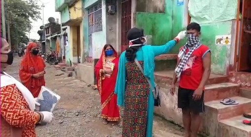 ଗଞ୍ଜାମରେ ଘରକୁ ଘର ବୁଲି କରୋନା ପାଇଁ ସର୍ଭେ କରୁଛନ୍ତି ସ୍ୱାସ୍ଥ୍ୟକର୍ମୀମାନେ ।