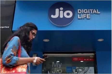 ADIA ନିବେଶକୁ ମିଶାଇ Jio ପାଖାପାଖି ₹୧ ଲକ୍ଷ କୋଟିର ନିବେଶ ସଂଗ୍ରହ କରିସାରିଛି: ୧୦ଟି ମୁଖ୍ୟ କଥା