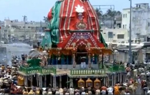ପୁରୀରେ ରଥ ଯାତ୍ରା ଆରମ୍ଭ ହେବା ପୂର୍ବରୁ ଜଣେ ସେବାୟତ କରୋନା ପଜିଟିଭ ବୋଲି ଜଣା ପଡ଼ିଛନ୍ତି ।