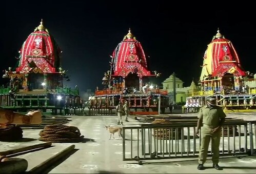 ସୋମବାର ରାତିରେ ବଡ଼ ଦାଣ୍ଡରେ ତିନି ରଥ ପ୍ରସ୍ତୁତ ହୋଇ ଠିଆ ହୋଇଛନ୍ତି ।