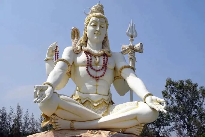 ମହାଦେବ (Mahadeba) ସର୍ବ ପ୍ରଥମେ ଏହି ପୃଥିବୀରେ ଜୀବନର ବିସ୍ତାର କରିବାର ଚେଷ୍ଟା କରିଥିଲେ । ଏହି କାରଣରୁ ତାଙ୍କୁ ଆଦିଦେବ (Adi deba) ବି କୁହାଯାଏ । ଆଦିର ଅର୍ଥ ହେଉଛି ଆରମ୍ଭ । ତାଙ୍କୁ ଭୋଲେନାଥ ବି କୁହାଯାଏ । ଏହାର କାରଣ ହେଉଛି ସେ ଶୀଘ୍ର ନିଜ ଭକ୍ତଙ୍କ ଇଚ୍ଛା ପୂରଣ କରନ୍ତି ।