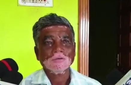 ସେମାନଙ୍କ ଧମକରେ ଅତିଷ୍ଠ ହୋଇ ତୁଳସୀ ପୋଲିସର ସହାୟତା ଲୋଡ଼ିଥିଲେ । ପୋଲିସ ଏହି ନକଲି ମାଓବାଦୀମାନଙ୍କୁ ଧରିବା ପାଇଁ ଜାଲ ବିଛାଇଥିଲା । ସେମାନଙ୍କ ଧମକରେ ଅତିଷ୍ଠ ହୋଇ ତୁଳସୀ ପୋଲିସର ସହାୟତା ଲୋଡ଼ିଥିଲେ । ପୋଲିସ ଏହି ନକଲି ମାଓବାଦୀମାନଙ୍କୁ ଧରିବା ପାଇଁ ଜାଲ ବିଛାଇଥିଲା ।