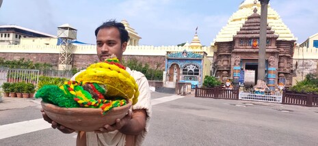 ଶ୍ରୀମନ୍ଦିରରେ ମା’ ସୁଭଦ୍ରାଙ୍କ ହାତରୁ ବିଶ୍ୱର ସର୍ବବୃହତ ରାକ୍ଷୀ ପିନ୍ଧିଲେ ମହାପ୍ରଭୁ ଜଗନ୍ନାଥ ଓ ବଳଭଦ୍ର