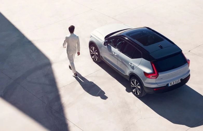 XC40 Recharge Electric SUV ଗାଡ଼ି ଲୁକ୍ ଓ ଷ୍ଟାଇଲିଂ ଦୃଷ୍ଟିରୁ ବର୍ତ୍ତମାନର ଇନ୍ଧନବାଲା XC40 କାର୍ ପରି ଦିଶିବ, କିନ୍ତୁ ଏହାର ସମ୍ମୁଖରେ ଥିବା ଗ୍ରିଲରେ ପରିବର୍ତ୍ତନ କରାଯାଇଛି । XC40 Recharge Electric SUV ଗାଡ଼ି ଲୁକ୍ ଓ ଷ୍ଟାଇଲିଂ ଦୃଷ୍ଟିରୁ ବର୍ତ୍ତମାନର ଇନ୍ଧନବାଲା XC40 କାର୍ ପରି ଦିଶିବ, କିନ୍ତୁ ଏହାର ସମ୍ମୁଖରେ ଥିବା ଗ୍ରିଲରେ ପରିବର୍ତ୍ତନ କରାଯାଇଛି ।