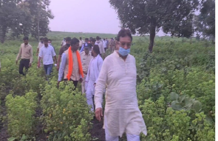 କିଛି ଦିନ ପୂର୍ବେ ଜଙ୍ଗଲ ମନ୍ତ୍ରୀ ବିଜୟ ଶାହା ତାଙ୍କ ଅଞ୍ଚଳ ଖଣ୍ଡୱା ଭ୍ରମଣ କରିବାକୁ ଆସିଥିଲେ ଓ ସେଠାରେ ଥିବା ଜଙ୍ଗଲ ଭିତରେ ପଶି ବୁଲାବୁଲି କରିଥିଲେ । କିଛି ଦିନ ପୂର୍ବେ ଜଙ୍ଗଲ ମନ୍ତ୍ରୀ ବିଜୟ ଶାହା ତାଙ୍କ ଅଞ୍ଚଳ ଖଣ୍ଡୱା ଭ୍ରମଣ କରିବାକୁ ଆସିଥିଲେ ଓ ସେଠାରେ ଥିବା ଜଙ୍ଗଲ ଭିତରେ ପଶି ବୁଲାବୁଲି କରିଥିଲେ ।