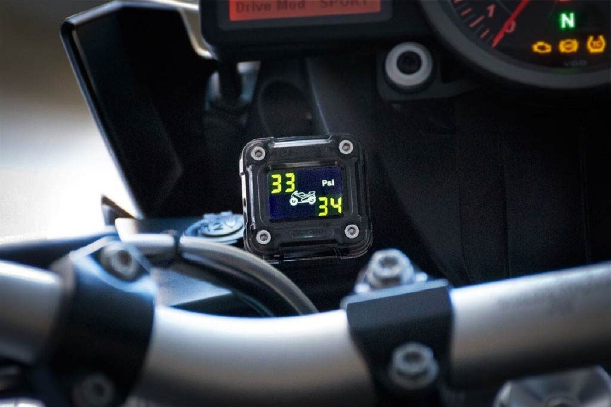  ଏହି ସିଷ୍ଟମରେ ଡ୍ରାଇଭରକୁ ସେନ୍ସର ମାଧ୍ୟମରେ ସୂଚନା ମିଳିଯାଏ ବାଇକର ଟାୟାରରେ ବାୟୁ କେତେ ଅଛି । ଏହା ସହିତ ମନ୍ତ୍ରଣାଳୟ ଟାୟାର ମରାମତି କିଟ୍ ପାଇଁ ବି ସୁପାରିଶ କରିଛି । ଏହା ଲାଗୁ ହେବା ପରେ କୌଣସି ବାଇକରେ ଆଉ ଅତିରିକ୍ତ ଟାୟାର ଆବଶ୍ୟକ ହେବ ନାହିଁ ।