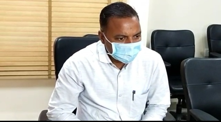  ଏଥି ପାଇଁ ଯୁବକଙ୍କ ସ୍ବାବ୍ ପରୀକ୍ଷା ପାଇଁ ପୁଣେ ପଠାଯାଇଛି ବୋଲି କହିଛନ୍ତି ବିଏମସି କମିଶନର ପ୍ରେମଚନ୍ଦ୍ର ଚୌଧୁରୀ।