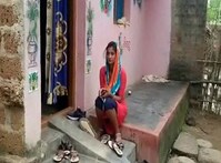 ଗଞ୍ଜାମ: ବିବାହିତ ଯୁବକର ଘର ବାହାରେ ଧାରଣାରେ ବସିଲା ତା’ ପ୍ରେମିକା; ‘‘ନ୍ୟାୟ ଦରକାର’’