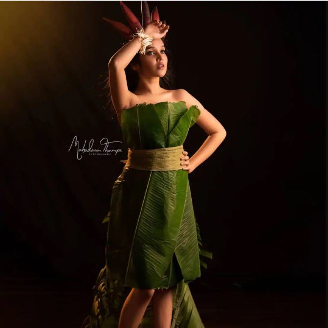  କଦଳୀ ପତ୍ର ପିନ୍ଧିଥିବା ଫଟୋ ଉପରେ ମଧ୍ୟ ତାଙ୍କୁ ଅନେକ ଟ୍ରୋଲ କରାଯାଇଛି ।