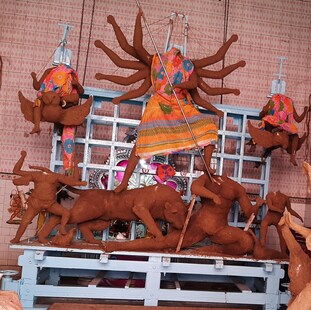 କଟକ ଦୁର୍ଗା ପୂଜା: ମୂର୍ତ୍ତି ତିଆରିକୁ ନେଇ ପୋଲିସ ଓ ପୂଜା କମିଟି ମଧ୍ୟରେ ତେଜିଲା ବିବାଦ