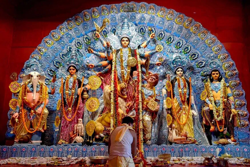 ନବରାତ୍ରିର ତୃତୀୟ ଦିନରେ ମାତା ଚନ୍ଦ୍ରଘଣ୍ଟାଙ୍କୁ ପୂଜା କରାଯାଏ । ଦେବୀ ଚନ୍ଦ୍ରଘଣ୍ଟାଙ୍କୁ ଘିଅ ଅର୍ପଣ କରାଯାଏ । ଏହା ଦ୍ୱାରା ମାତା ଚନ୍ଦ୍ରଘଣ୍ଟା ଖୁସି ହୁଅନ୍ତି । ନବରାତ୍ରିର ତୃତୀୟ ଦିନରେ ମାତା ଚନ୍ଦ୍ରଘଣ୍ଟାଙ୍କୁ ପୂଜା କରାଯାଏ । ଦେବୀ ଚନ୍ଦ୍ରଘଣ୍ଟାଙ୍କୁ ଘିଅ ଅର୍ପଣ କରାଯାଏ । ଏହା ଦ୍ୱାରା ମାତା ଚନ୍ଦ୍ରଘଣ୍ଟା ଖୁସି ହୁଅନ୍ତି ।