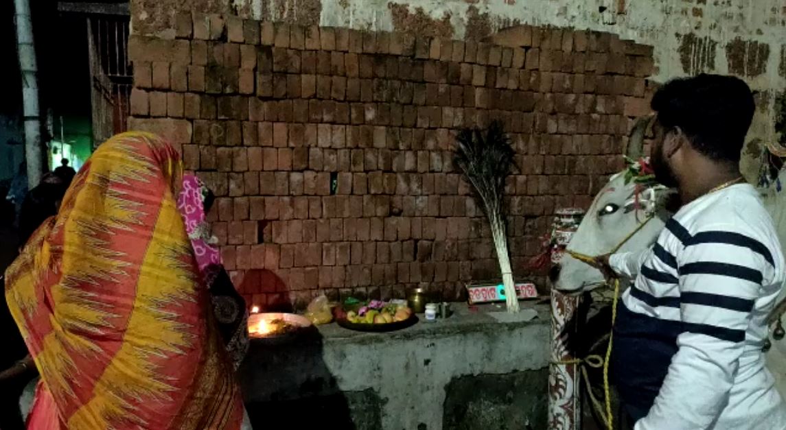 ଏହି ଶୋଭାଯାତ୍ରା ସମୟରେ ଭୁବନର ଆରାଧ୍ୟ ଦେବୀ ମାଆ ବଣିଜାରୀଙ୍କ ବେଢ଼ା ବି ପରିକ୍ରମା କରାଯାଏ । ମାଆଙ୍କୁ ସ୍ବତନ୍ତ୍ର ପଣା ଓ ଭୋଗ ଦେବା ପରେ ବଣିକ ଥୋରିଆ ସମ୍ପ୍ରଦାୟର ଲୋକେ ବଣିଜ କରିବାକୁ ବିଦେଶକୁ ଯାଉଥିଲେ । ଆଜି ବି ଭୁବନବାସୀ ସେହି ପରମ୍ପରାକୁ ବଜାୟ ରଖିଛନ୍ତି । ଏହି ଶୋଭାଯାତ୍ରା ସମୟରେ ଭୁବନର ଆରାଧ୍ୟ ଦେବୀ ମାଆ ବଣିଜାରୀଙ୍କ ବେଢ଼ା ବି ପରିକ୍ରମା କରାଯାଏ । ମାଆଙ୍କୁ ସ୍ବତନ୍ତ୍ର ପଣା ଓ ଭୋଗ ଦେବା ପରେ ବଣିକ ଥୋରିଆ ସମ୍ପ୍ରଦାୟର ଲୋକେ ବଣିଜ କରିବାକୁ ବିଦେଶକୁ ଯାଉଥିଲେ । ଆଜି ବି ଭୁବନବାସୀ ସେହି ପରମ୍ପରାକୁ ବଜାୟ ରଖିଛନ୍ତି ।