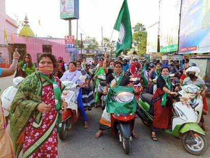 ବାଲେଶ୍ୱର Bypoll: କେଉଁ ଦଳ ବାଣ୍ଟୁଛି ଟଙ୍କା? ଦୁଇ ବଡ଼ ନେତାଙ୍କ ଅଭିଯୋଗ ପରେ ଆଲୋଡ଼ନ ହେଲା