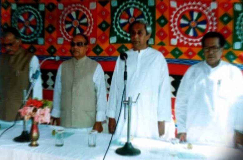 ଲାଲବାହାଦୁର ଶାସ୍ତ୍ରୀ ଶରତଙ୍କୁ ପରାମର୍ଶ ଦେଇଥିଲେ ଓଡ଼ିଶା ଫେରିବା ପରେ ବିଜୁ ପଟ୍ଟନାୟକଙ୍କୁ ସାକ୍ଷାତ କରିବାକୁ । ତାହା ହିଁ କରିଥିଲେ ଶରତ । ଏହାର ପରିଣାମ ସ୍ବରୂପ ବିଜୁ ବାବୁଙ୍କୁ ଶେଷ ଶଯ୍ୟା ଯାଏଁ ତାଙ୍କର ଅତି ନିକଟ ହୋଇ ରହିଥିଲେ ସେ। ଲାଲବାହାଦୁର ଶାସ୍ତ୍ରୀ ଶରତଙ୍କୁ ପରାମର୍ଶ ଦେଇଥିଲେ ଓଡ଼ିଶା ଫେରିବା ପରେ ବିଜୁ ପଟ୍ଟନାୟକଙ୍କୁ ସାକ୍ଷାତ କରିବାକୁ । ତାହା ହିଁ କରିଥିଲେ ଶରତ । ଏହାର ପରିଣାମ ସ୍ବରୂପ ବିଜୁ ବାବୁଙ୍କୁ ଶେଷ ଶଯ୍ୟା ଯାଏଁ ତାଙ୍କର ଅତି ନିକଟ ହୋଇ ରହିଥିଲେ ସେ।