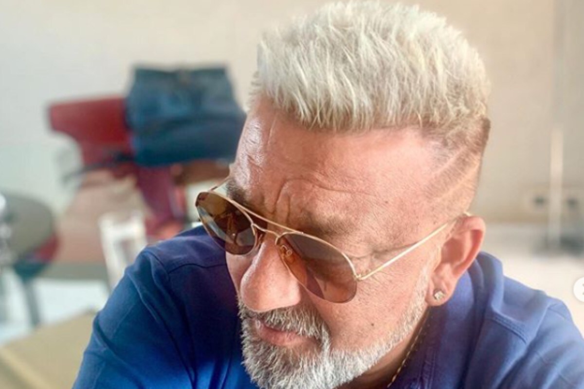 ବଲିଉଡର ମୁନ୍ନା ଭାଇ ସଞ୍ଜୟ ଦତ୍ତ (Sanjay Dutt) ଫୁସଫୁସ କର୍କଟକୁ (Lung Cancer) ପରାସ୍ତ କରି ସମ୍ପୂର୍ଣ୍ଣ ସୁସ୍ଥ ହୋଇଯାଇଛନ୍ତି । ଏହି ଭୟଙ୍କର ରୋଗକୁ ପରାସ୍ତ କରିବା ପରେ ସଞ୍ଜୁ ବାବାଙ୍କୁ ଏକ ନୂଆ ରୂପରେ ଦେଖିବାକୁ ମିଳିଛି । ବଲିଉଡର ମୁନ୍ନା ଭାଇ ସଞ୍ଜୟ ଦତ୍ତ (Sanjay Dutt) ଫୁସଫୁସ କର୍କଟକୁ (Lung Cancer) ପରାସ୍ତ କରି ସମ୍ପୂର୍ଣ୍ଣ ସୁସ୍ଥ ହୋଇଯାଇଛନ୍ତି । ଏହି ଭୟଙ୍କର ରୋଗକୁ ପରାସ୍ତ କରିବା ପରେ ସଞ୍ଜୁ ବାବାଙ୍କୁ ଏକ ନୂଆ ରୂପରେ ଦେଖିବାକୁ ମିଳିଛି ।