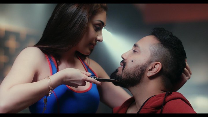  ଶେଫାଳୀ କହିଛନ୍ତି ଯେ ସେ ଓ ମିକା ସିଂ ଗତ ୧୫ ବର୍ଷ ଧରି ପରସ୍ପରର ବନ୍ଧୁ । ସେ କହିଛନ୍ତି ଯେ ସେ ଓ ମିକା ମିଶି ମିଳିତ ଭାବେ ନିଜ ପ୍ରଶଂସକଙ୍କୁ କିଛି ସରପ୍ରାଇଜ୍‌ ଦେବାକୁ ଚାହୁଁଥିଲେ ।