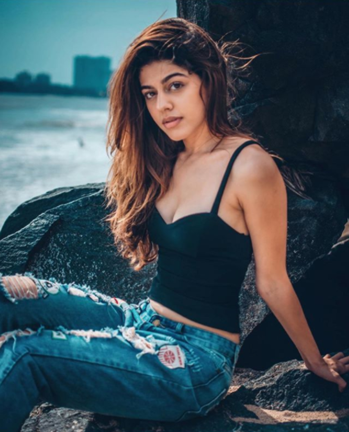  ଅଭିନେତ୍ରୀ ଅଲାୟା ଫର୍ଣ୍ଣିଚରୱାଲା