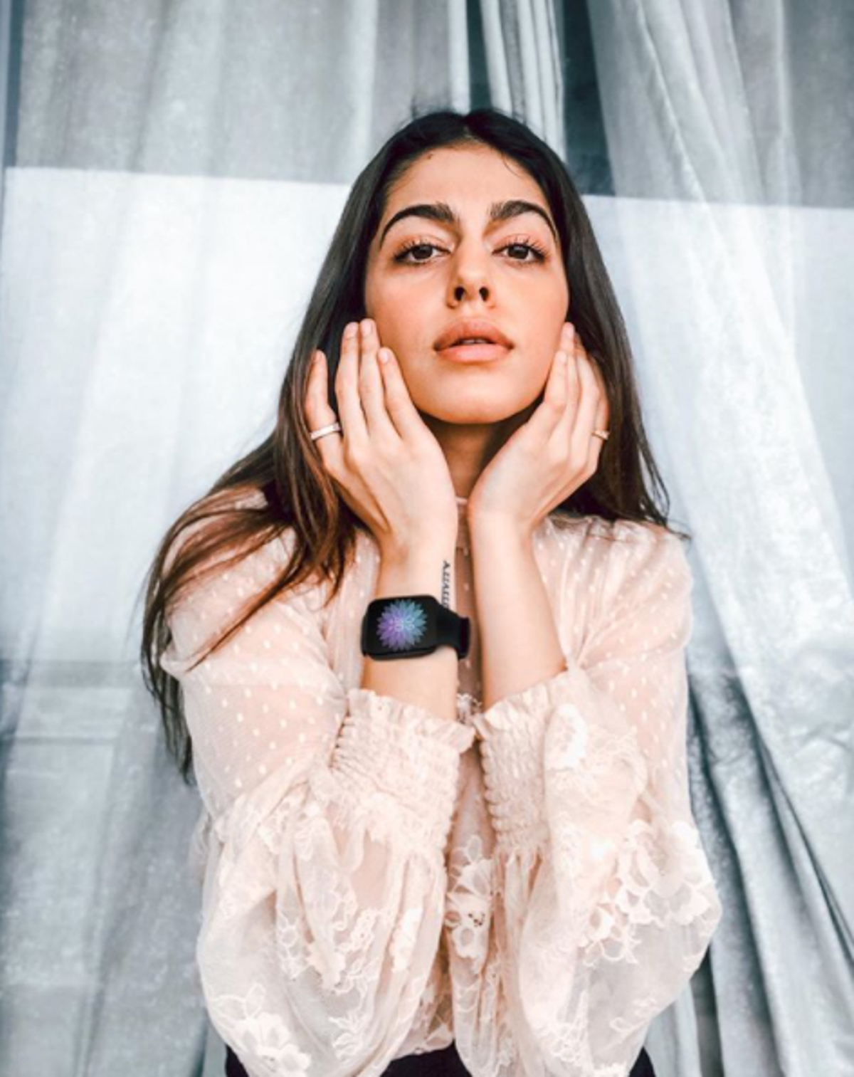  ଅଭିନେତ୍ରୀ ଅଲାୟା ଫର୍ଣ୍ଣିଚରୱାଲା