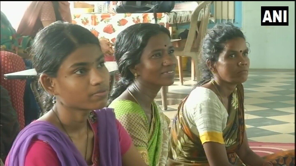  କମଳା ହାରିସଙ୍କ ଗାଁର ମହିଳାମାନେ କହିଛନ୍ତି ଯେ ସେ ସେମାନଙ୍କ ପାଇଁ ଏକ ବଡ଼ ପ୍ରେରଣାର ସ୍ରୋତ ବନିଛନ୍ତି । ଯୁବ ପିଢ଼ି ବିଶ୍ୱର ବୃହତ୍ତମ ଅର୍ଥନୀତିରେ ତାଙ୍କ ବିଜୟର ଅର୍ଥ ବୁଝୁଛନ୍ତି । (ଫଟୋ: ANI)