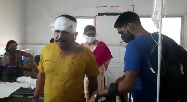  ଯାତ୍ରୀବାହୀ ବସରେ ଥିବା ୩୦ ଜଣ ଯାତ୍ରୀ ଆହତ ହୋଇଥିଲେ ।