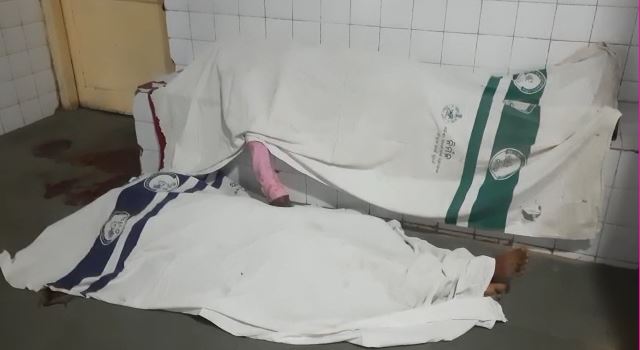  ଇନୋଭା କାରରେ ବସିଥିବା ଦୁଇ ଜଣ ବ୍ୟକ୍ତିଙ୍କର ଘଟଣା ସ୍ଥଳରେ ମୃତ୍ୟୁ ହୋଇଥିଲା ।