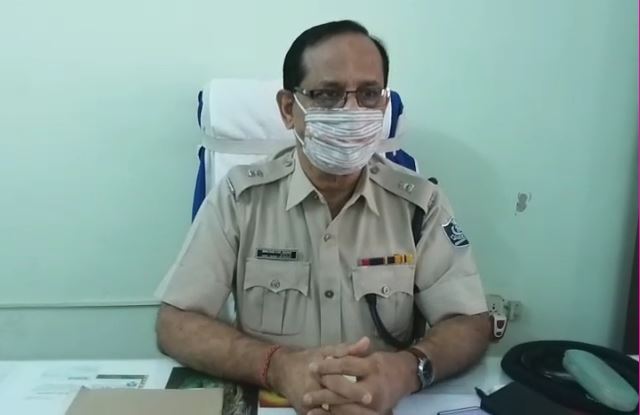 ଭଦ୍ରକ ଅତିରିକ୍ତ ଆରକ୍ଷୀ ଅଧୀକ୍ଷକ ବିକାଶ ଚନ୍ଦ୍ର ଦାଶ କହିଛନ୍ତି ଯେ ଏହି ଘଟଣା ସମ୍ପର୍କରେ ଥାନାରେ ଦଫା ୪୩୫ ଓ ୩୩୬ ଅଧୀନରେ ଗୋଟେ ମାମଲା (୨୨୦/୨୦) ରୁଜୁ କରାଯାଇଛି ଓ ତଦନ୍ତ ଚାଲିଛି । ଭଦ୍ରକ ଅତିରିକ୍ତ ଆରକ୍ଷୀ ଅଧୀକ୍ଷକ ବିକାଶ ଚନ୍ଦ୍ର ଦାଶ କହିଛନ୍ତି ଯେ ଏହି ଘଟଣା ସମ୍ପର୍କରେ ଥାନାରେ ଦଫା ୪୩୫ ଓ ୩୩୬ ଅଧୀନରେ ଗୋଟେ ମାମଲା (୨୨୦/୨୦) ରୁଜୁ କରାଯାଇଛି ଓ ତଦନ୍ତ ଚାଲିଛି ।