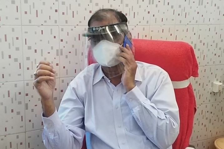 ଭଦ୍ରକ ଜିଲ୍ଲା ମୁଖ୍ୟ ଚିକିତ୍ସା ଓ ଜନ ସ୍ୱାସ୍ଥ୍ୟ ଅଧିକାରୀ ଡଃ ସନ୍ତୋଷ କୁମାର ପାତ୍ର କହିଛନ୍ତି ଯେ ଜଣେ ଯବାନଙ୍କ ହାତ ଓ ଗୋଡ଼, ଆଉ ଜଣଙ୍କର ଦୁଇ ହାତ ଓ ତୃତୀୟ ଜଣଙ୍କର ମୁହଁରେ ବର୍ଣ୍ଣ ଇଞ୍ଜୁରୀ ହୋଇଛି । ଆହତ ଯବାନମାନଙ୍କୁ ପ୍ରାଥମିକ ଚିକିତ୍ସା ପରେ କଟକ ବଡ଼ ମେଡିକାଲକୁ ରେଫର୍ କରିଦିଆଯାଉଛି ବୋଲି ସେ କହିଛନ୍ତି । ଭଦ୍ରକ ଜିଲ୍ଲା ମୁଖ୍ୟ ଚିକିତ୍ସା ଓ ଜନ ସ୍ୱାସ୍ଥ୍ୟ ଅଧିକାରୀ ଡଃ ସନ୍ତୋଷ କୁମାର ପାତ୍ର କହିଛନ୍ତି ଯେ ଜଣେ ଯବାନଙ୍କ ହାତ ଓ ଗୋଡ଼, ଆଉ ଜଣଙ୍କର ଦୁଇ ହାତ ଓ ତୃତୀୟ ଜଣଙ୍କର ମୁହଁରେ ବର୍ଣ୍ଣ ଇଞ୍ଜୁରୀ ହୋଇଛି । ଆହତ ଯବାନମାନଙ୍କୁ ପ୍ରାଥମିକ ଚିକିତ୍ସା ପରେ କଟକ ବଡ଼ ମେଡିକାଲକୁ ରେଫର୍ କରିଦିଆଯାଉଛି ବୋଲି ସେ କହିଛନ୍ତି ।