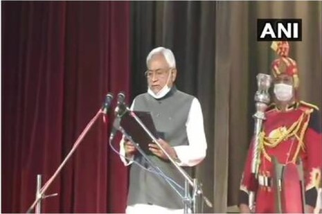 ବିହାରର CM ଭାବେ ମୁକୁଟ ପିନ୍ଧିଲେ ନୀତୀଶ କୁମାର; ଅମିତ ଶାହା ଓ ଜେପି ନଡ୍ଡା ହୋଇଥିଲେ ବିଶେଷ ଅତିଥି