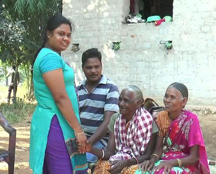  ବିରଜୁଙ୍କ ଘରକୁ ଫେରିବାର ଅଛି ବୋଲି ଖବର ମିଳିବା ପରେ ତାଙ୍କ ପରିବାର ଓ ଗାଁ ଲୋକେ ଖୁସିଭରା ଆଶ୍ଚର୍ଯ୍ୟରେ ଅଧୀର ହୋଇପଡ଼ିଛନ୍ତି ।