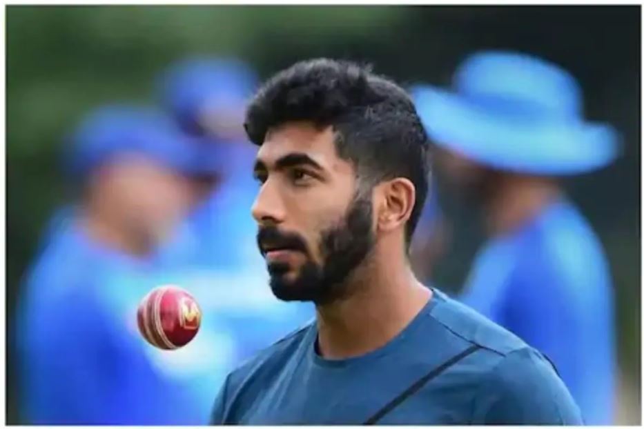  ବୁମ୍ରା ସୋସିଆଲ ମିଡିଆରେ ଏକ ଭିଡିଓ ଅପଲୋଡ କରି ପ୍ରଶଂସକଙ୍କୁ ନିଜର ନୂଆ ଲୁକ୍ ଦେଖାଇବା ସହିତ ଗୁରୁବାର କ୍ୱାଲିଫାୟର ମ୍ୟାଚରେ ସ୍ଥାନ ପାଇଥିବା ଦିଲ୍ଲୀ କ୍ୟାପିଟାଲ୍ସର ଅଧିନାୟକଙ୍କୁ ମଧ୍ୟ ଚ୍ୟାଲେଞ୍ଜ କରିଥିଲେ । (FILE)