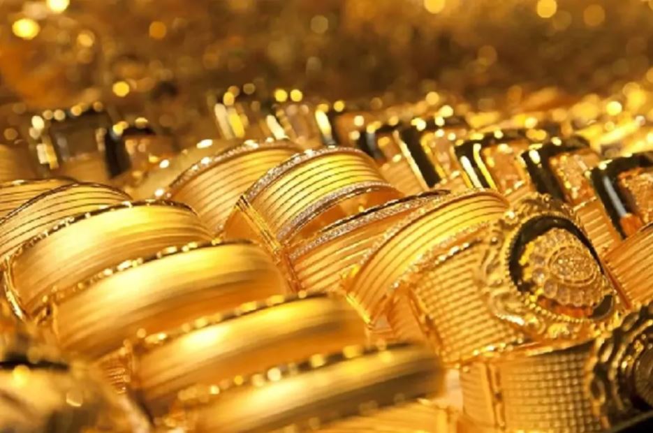  ବିଶେଷଜ୍ଞମାନେ କହିଛନ୍ତି ଯେ ଆମେରିକାରେ ନୂତନ ରାଷ୍ଟ୍ରପତି ନିର୍ବାଚନ ସହିତ ଅର୍ଥନୈତିକ ଉତ୍ସାହ ପ୍ୟାକେଜ୍ ଘୋଷଣା କରିବା ଆଶାରେ ହଳଦିଆ ଧାତୁର ଦାମ୍ ବୃଦ୍ଧି ପାଇଛି । କେବଳ ଘରୋଇ ବଜାର ନୁହେଁ ଆନ୍ତର୍ଜାତୀୟ ବଜାରରେ ମଧ୍ୟ ସୁନା ଦରରେ ବୃଦ୍ଧି ଘଟିଛି । ଆନ୍ତର୍ଜାତୀୟ ବଜାରରେ ସୁନା ଦାମ୍ ୧,୯୫୦ ଡଲାର ପ୍ରତି ଔନ୍ସ ରହିଛି । ଏଥି ସହିତ ରୂପା ଦାମ୍ ମଧ୍ୟ ୨୫.୪୪ ଡଲାର ପ୍ରତି ଔନ୍ସ ଥିବା ନଜର ଆସିଛି ।