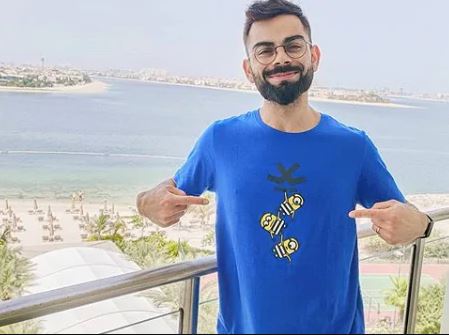  ତାଙ୍କର ପ୍ରଶଂସକମାନେ କେବଳ ଭାରତରେ ନୁହଁନ୍ତି ଦୁନିଆର ପ୍ରତ୍ୟେକ କୋଣ ଅନୁକୋଣରେ ଅଛନ୍ତି । କୋହଲିଙ୍କ ପାଇଁ ପ୍ରଶଂସକଙ୍କ ଭଲପାଇବା ତାଙ୍କ ଜନ୍ମଦିନ ଅବସରରେ ଦେଖିବାକୁ ମିଳିଥିଲା । ଏହାର ପ୍ରମାଣ ଗୁଗୁଲରେ ମଧ୍ୟ ଦେଖିବାକୁ ମିଳିଛି । (Instagram)<br />