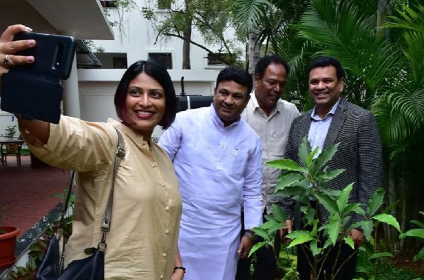  ପ୍ରିୟଙ୍କା ରାଧାକ୍ରିଷ୍ଣନ୍ ସୋମବାର ଦିନ ନ୍ୟୁଜିଲ୍ୟାଣ୍ଡର ମନ୍ତ୍ରୀ ହୋଇଥିଲେ । ଏହି ଦେଶରେ ପ୍ରଥମ ଥର ପାଇଁ ନ୍ୟୁଜିଲ୍ୟାଣ୍ଡ ସରକାରରେ ଜଣେ ଭାରତୀୟ ମୂଳ ବ୍ୟକ୍ତିଙ୍କୁ ମନ୍ତ୍ରୀ କରାଯାଇଛି । ପ୍ରଧାନ ମନ୍ତ୍ରୀ ଜସିଣ୍ଡା ଏର୍ଡେନ୍ ତାଙ୍କ କ୍ୟାବିନେଟରେ ଅନ୍ତର୍ଭୁକ୍ତ କରିଥିବା ପାଞ୍ଚଜଣ ନୂତନ ମନ୍ତ୍ରୀଙ୍କ ମଧ୍ୟରୁ ସେ ଅନ୍ୟତମ ।