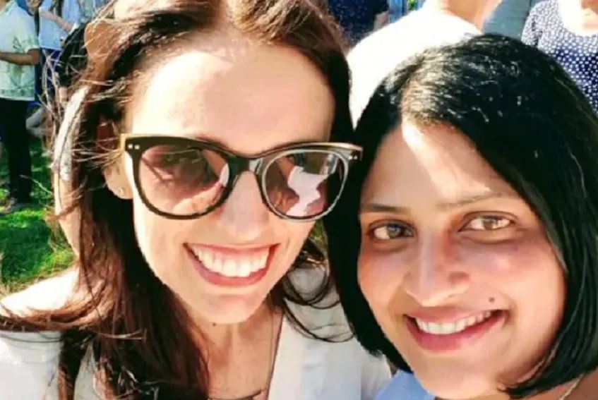  ପ୍ରିୟଙ୍କା ରାଧାକୃଷ୍ଣନଙ୍କ ପରିବାର କେରଳରୁ ଆସିଥାନ୍ତି । ସେ ଚେନ୍ନାଇରେ ଜନ୍ମଗ୍ରହଣ କରିଛନ୍ତି । ତାଙ୍କର ବୟସ ୪୧ ବର୍ଷ । ତାଙ୍କ ପିତାମାତା ସିଙ୍ଗାପୁର ଚାଲି ଯାଇଥିଲେ ଓ ସେଠାରେ ସେ ବଢ଼ିଥିଲେ । ପ୍ରିୟଙ୍କାଙ୍କ ପିତା ହେଉଛନ୍ତି ମାଧବନପର୍ମ୍ବୁ ରମଣ ରାଧାକ୍ରିଷ୍ଣନ୍ ଓ ମାତାଙ୍କ ନାମ ଉଷା ଅଟେ । ସେ କେରଳର ପେରାଭୁରରୁ ଆସିଛନ୍ତି । ତାଙ୍କର ଅଧିକାଂଶ ସମ୍ପର୍କୀୟ ଚେନ୍ନାଇରେ ରୁହନ୍ତି । ତାଙ୍କ ଜେଜେ ବାପା କେରଳର ବାମପନ୍ଥୀ ରାଜନୀତି ସହ ଜଡିତ ଅଛନ୍ତି ।