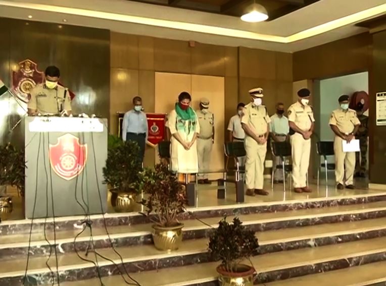  କ୍ରାଇମ ରିପୋର୍ଟର ଭାବେ ଖ୍ୟାତି ଅର୍ଜିଥିଲେ ପ୍ରବୀର । ତେଣୁ କମିଶନରେଟ୍ ପୋଲିସ ସହ ସେ ଯୋଡ଼ି ହୋଇ ରହିଥିଲେ । ପ୍ରବୀରଙ୍କ ବିୟୋଗରେ କମିଶନରେଟ ପୋଲିସ କାର୍ଯ୍ୟାଳୟରେ ଆୟୋଜନ କରାଯାଇଥିଲା ଏକ ଶୋକସଭା ।