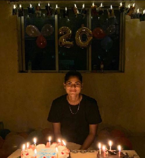  ମହିଳା ଟି -୨୦ ଚ୍ୟାଲେଞ୍ଜରେ ପାଞ୍ଚ ୱିକେଟ୍ କ୍ଲବରେ ଯୋଗ ଦେଇଥିବା ରାଧା ଯାଦବ ପ୍ରଥମ ବୋଲର ହୋଇଛନ୍ତି ।<br />