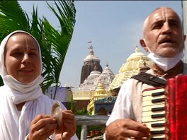 news18 - ପୁରୀ:କରୋନା ସଜାଇଲା ଋଷ ଦମ୍ପତିଙ୍କୁ ବଡ଼ ଦାଣ୍ଡର ଭିକାରି; ଭିକ୍ଷା ମାଗି କାଟୁଛନ୍ତି ଦିନ