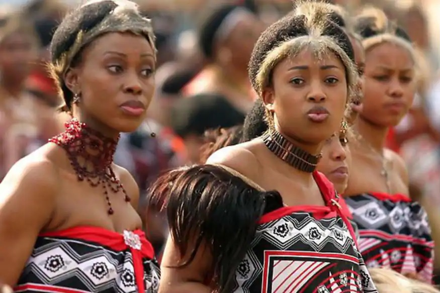  କିନ୍ତୁ ପାଞ୍ଚରୁ କମ୍‌ ପତ୍ନୀ ଥିବା ପୁରୁଷ ଲୋକଙ୍କୁ ଜେଲକୁ ପଠାଇବାର ଆଦେଶକୁ ନେଇ ଗତ ବର୍ଷ ବିବାଦ ଉପୁଜିଥିଲା। ପରେ ରାଜା ଏହାକୁ ଏକ ଗୁଜବ ବୋଲି କହିଥିଲେ । ଏହା ପରେ ସମସ୍ତଙ୍କୁ ଆଶ୍ୱସ୍ତି ମିଳିଥିଲା । ସେଠାରେ ଥିବା ଲୋକଙ୍କ ପାଇଁ ପାଞ୍ଚଟି ପତ୍ନୀ ରଖିବା ସହଜ ନ ଥିଲା । ସେଠାରେ ଅନେକ ଲୋକ ଗରିବ ।