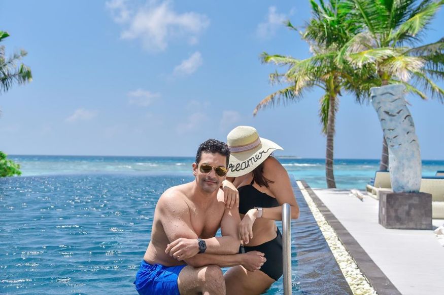 ନେହା ଧୁପିଆ (Neha Dhupia) ଓ ତାଙ୍କ ସ୍ୱାମୀ ଅଙ୍ଗଦ ବେଦୀ (Angad Bedi) ଏକ ଜଳାଶୟରେ କିଛି ସମୟ ବିତାଉଛନ୍ତି । ନେହା ଧୁପିଆ (Neha Dhupia) ଓ ତାଙ୍କ ସ୍ୱାମୀ ଅଙ୍ଗଦ ବେଦୀ (Angad Bedi) ଏକ ଜଳାଶୟରେ କିଛି ସମୟ ବିତାଉଛନ୍ତି ।
