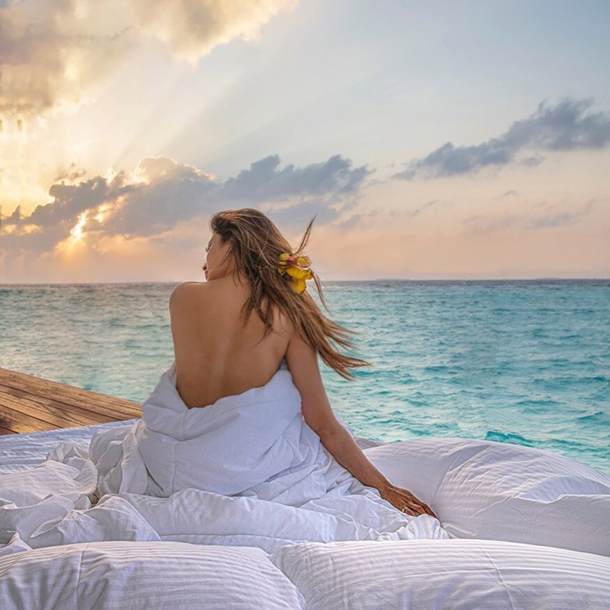  ମୌନୀ ରାୟଙ୍କ (Mouni Roy) ଛୁଟି ଦିନର ଏହି ଖୋଲା ପିଠିର ଫଟୋ ତାଙ୍କ ଫ୍ୟାନମାନଙ୍କର ଖୁବ୍‌ ପସନ୍ଦ ଆସିଛି ।