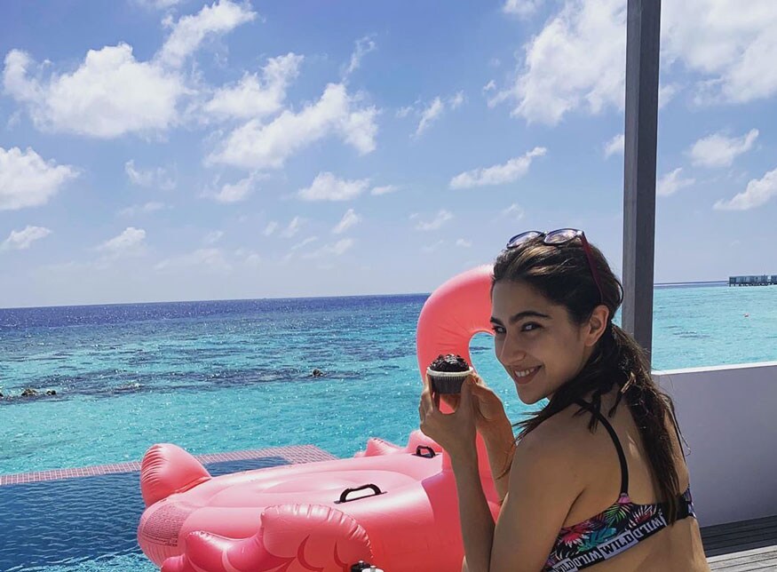  ଅଭିନେତ୍ରୀ ସାରା ଅଲୀ ଖାନ୍‌ (Sara Ali Khan) ନିଜ ପରିବାର ସହ ମାଳଦ୍ୱୀପରେ ଛୁଟି ବିତାଉଛନ୍ତି ।